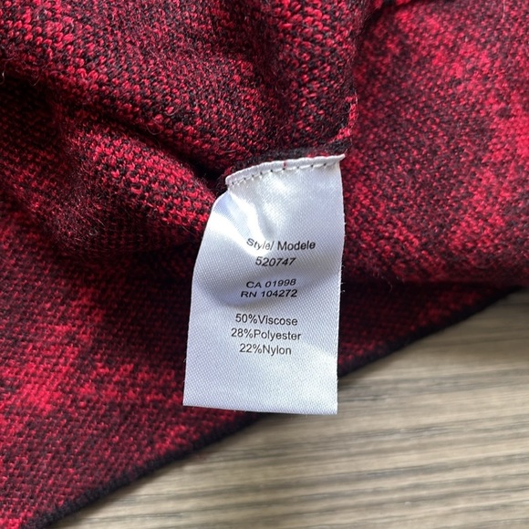 Gabby Isabella | Black and Red Crewneck Sweater w/ Geometric Pattern Size Large - Picture 9 of 11